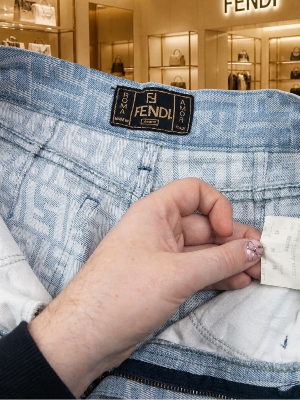 Fendi Vintage 90s MONOGRAM ZUCCA Lightweight
Denim Jeans Size W28 - Picture 4 of 13